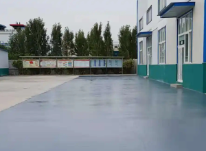 北海彩色路面喷涂翻新的材料对冬季